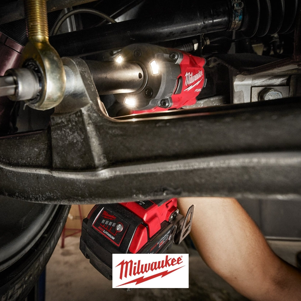 KIT LLAVE IMPACTO M18 FUEL 1/2" MID-TORQUE CON DOS BATERIAS Y CARGADOR MILWAUKEE 2962-22R