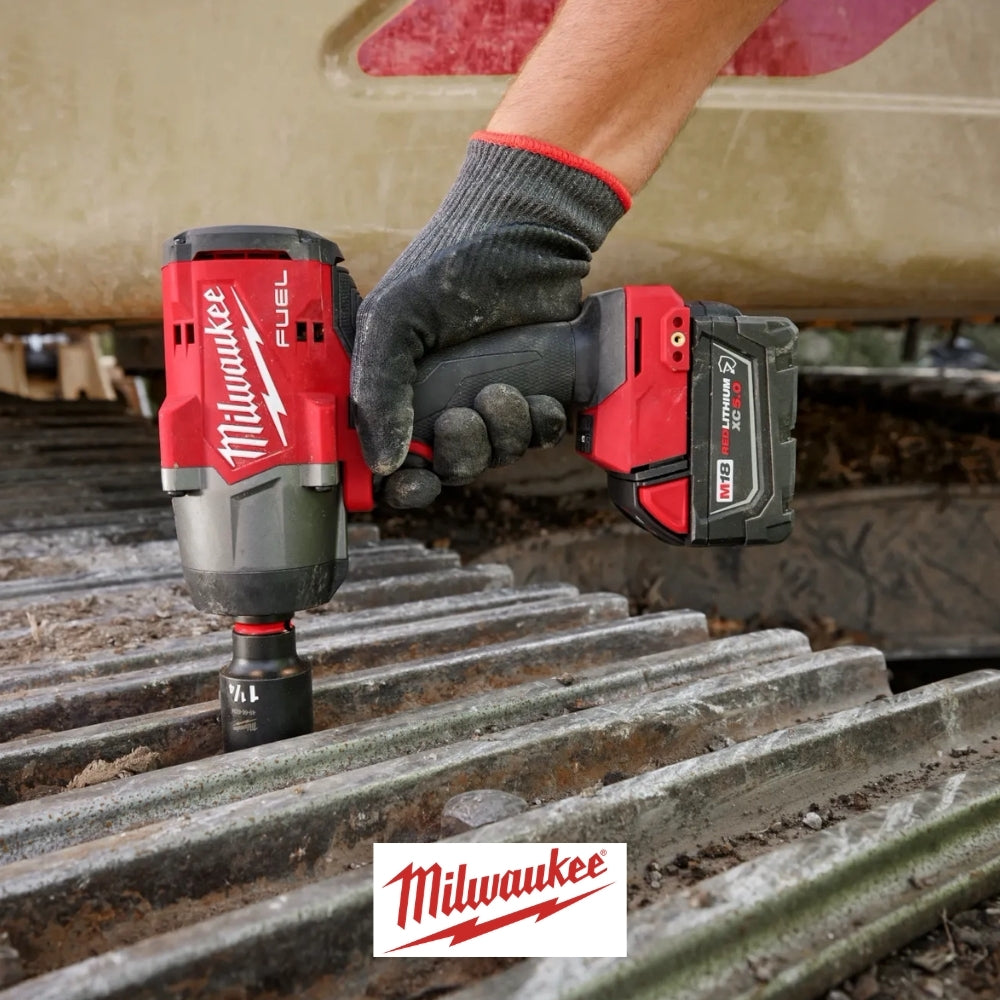 KIT COMBO LLAVE IMPACTO 1/2¨ + PISTOLA GRASA M18 FUEL CON 2 BATERIAS Y CARGADOR MILWAUKEE 2967-22
