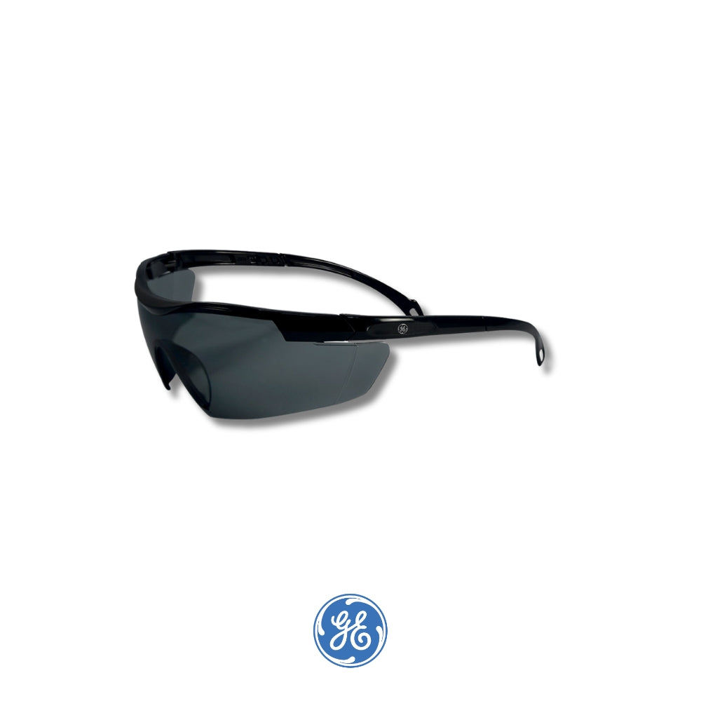 LENTE DE SEGURIDAD ANTI EMPAÑO / RESISTENTE A RAYADURAS SERIE 01 GE201SAF DE COLOR NEGRO ANSI Z87.1