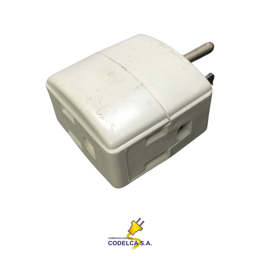 ADAPTADOR ELECTRICO DE CUBO 3 TOMAS NEMA 5-15R