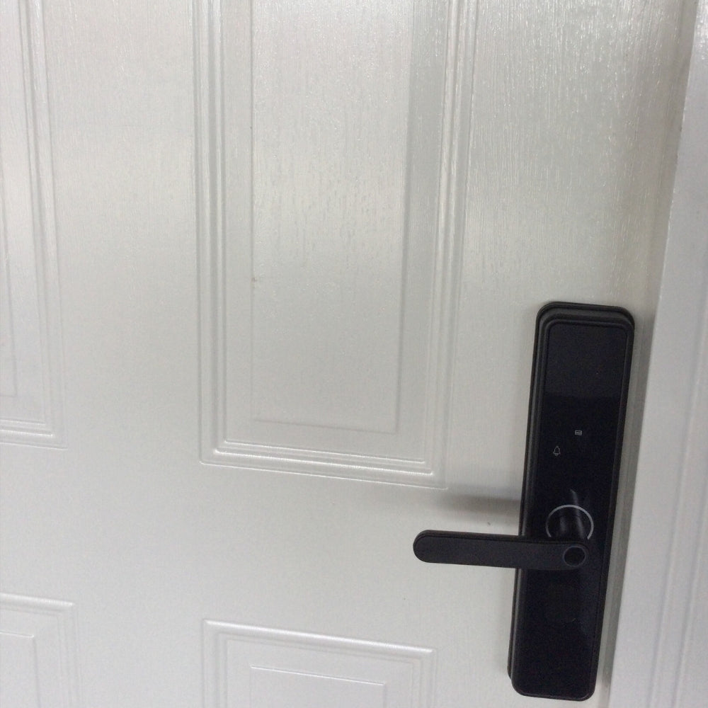 PUERTA MULTIPUNTOS GALVANIZADA 6 PANELES CON CERRADURA DIGITAL 3 PIES X 7 PIES ACABADO BLANCO IZQUIERDA SECURE