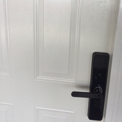 PUERTA MULTIPUNTOS GALVANIZADA 6 PANELES CON CERRADURA DIGITAL 3 PIES X 7 PIES ACABADO BLANCO IZQUIERDA SECURE